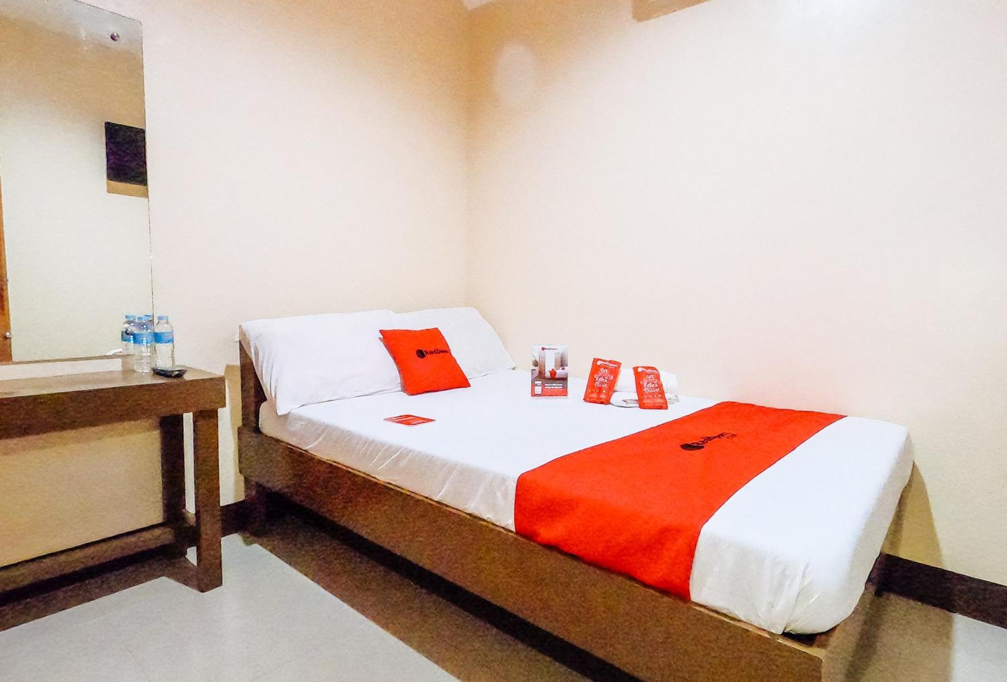 Hotel Reddoorz @ Pamaong Street Tagbilaran City Exterior foto